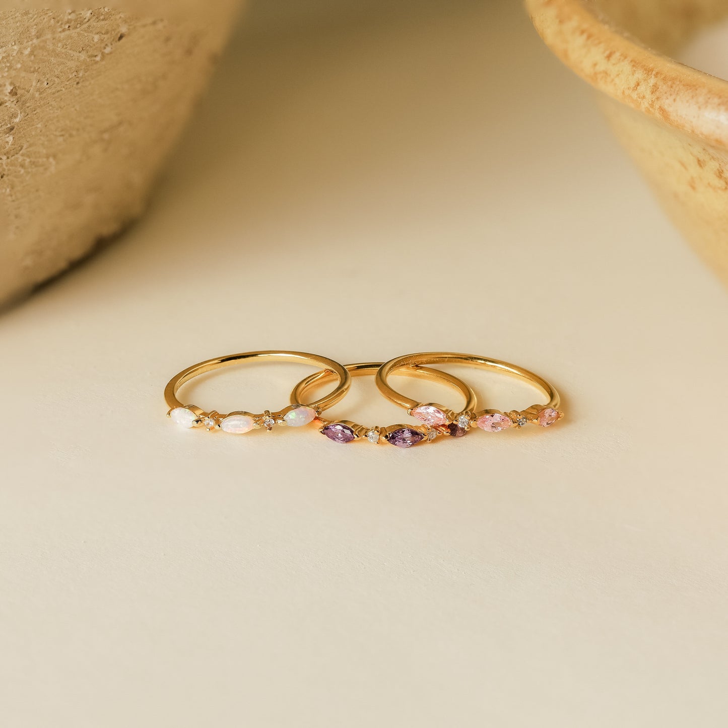Bague avec pierre de naissance triple marquise