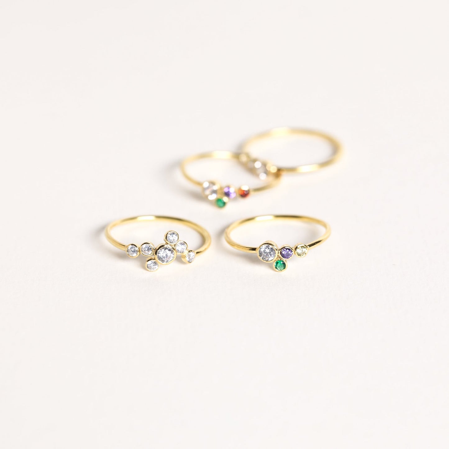 Anillo con piedras de nacimiento en racimo