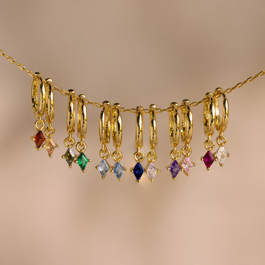 Abrazos con forma de gota con piedra natal 