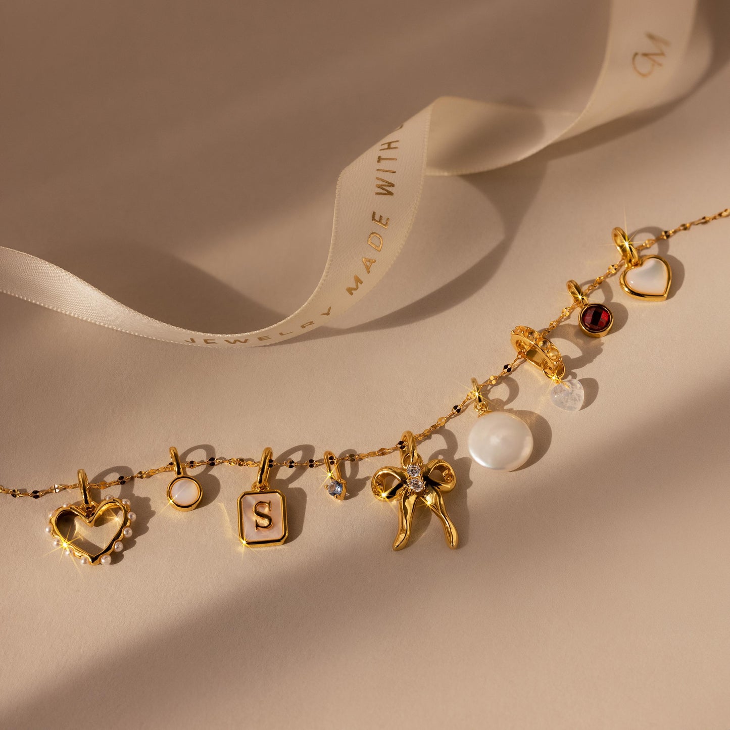 Classic Pearl Heart Charm in 18K Gold