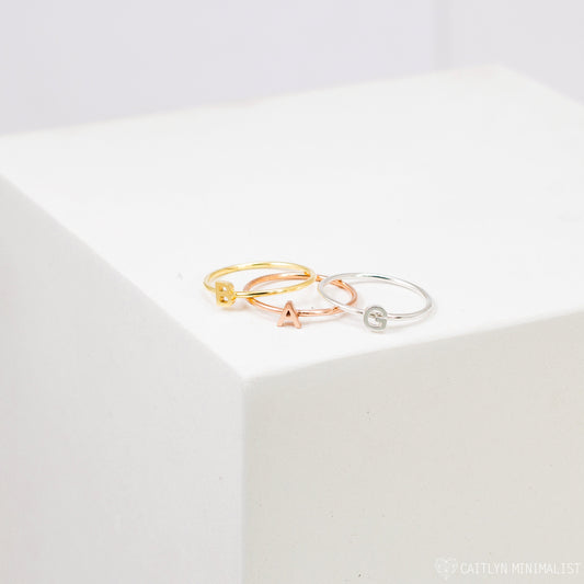 Bague lettre délicate Alex
