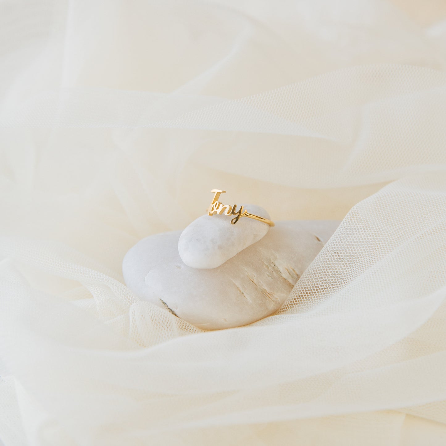 Anillo con nombre en escritura Grace 